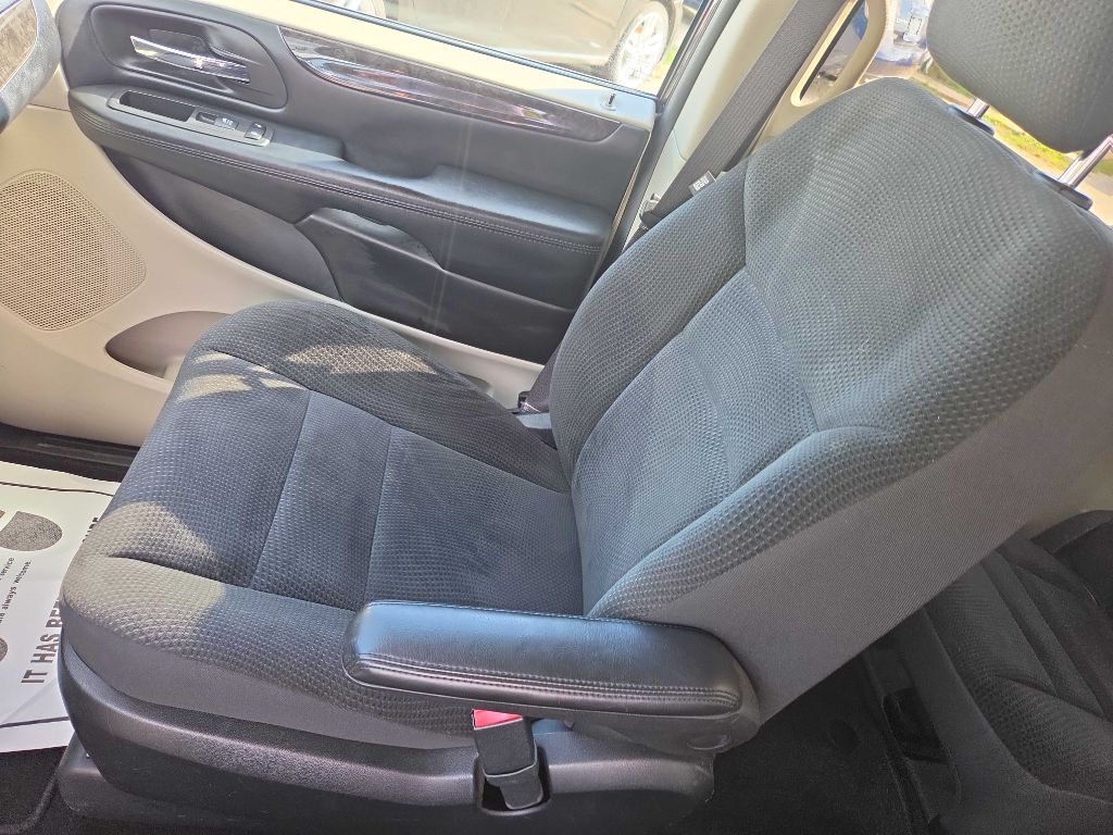 Photo 14 of this DODGE GRAND CARAVAN