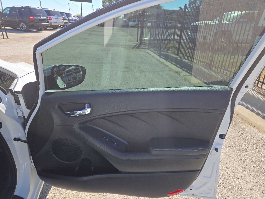 Photo 22 of this KIA FORTE5