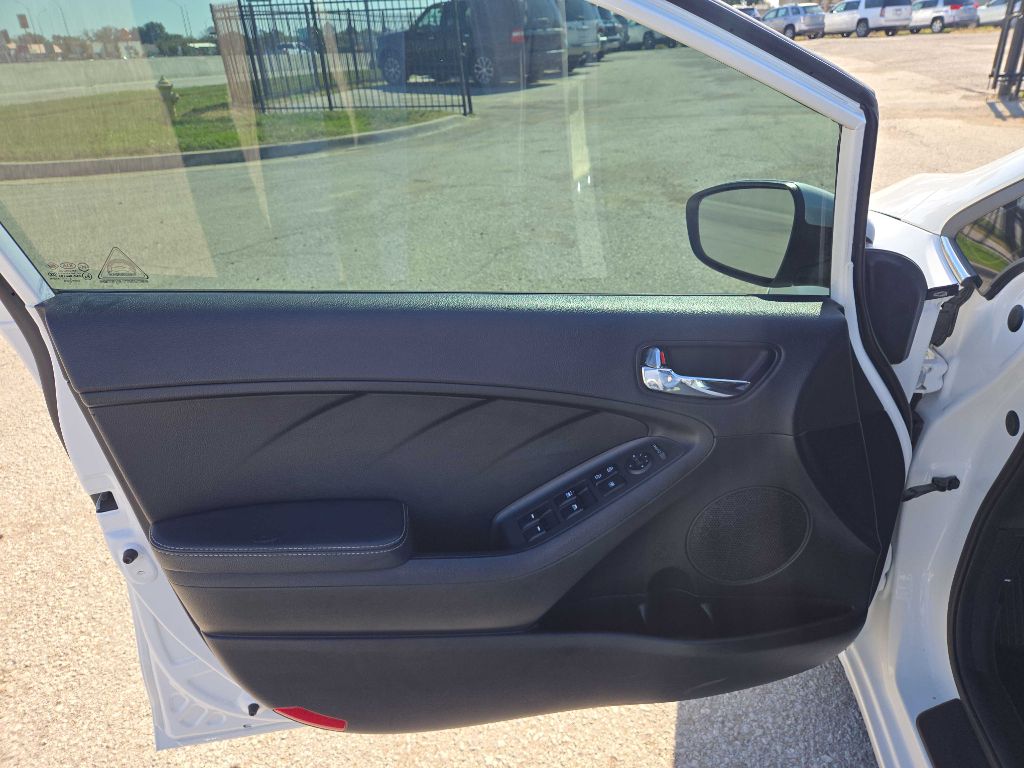 Photo 10 of this KIA FORTE5