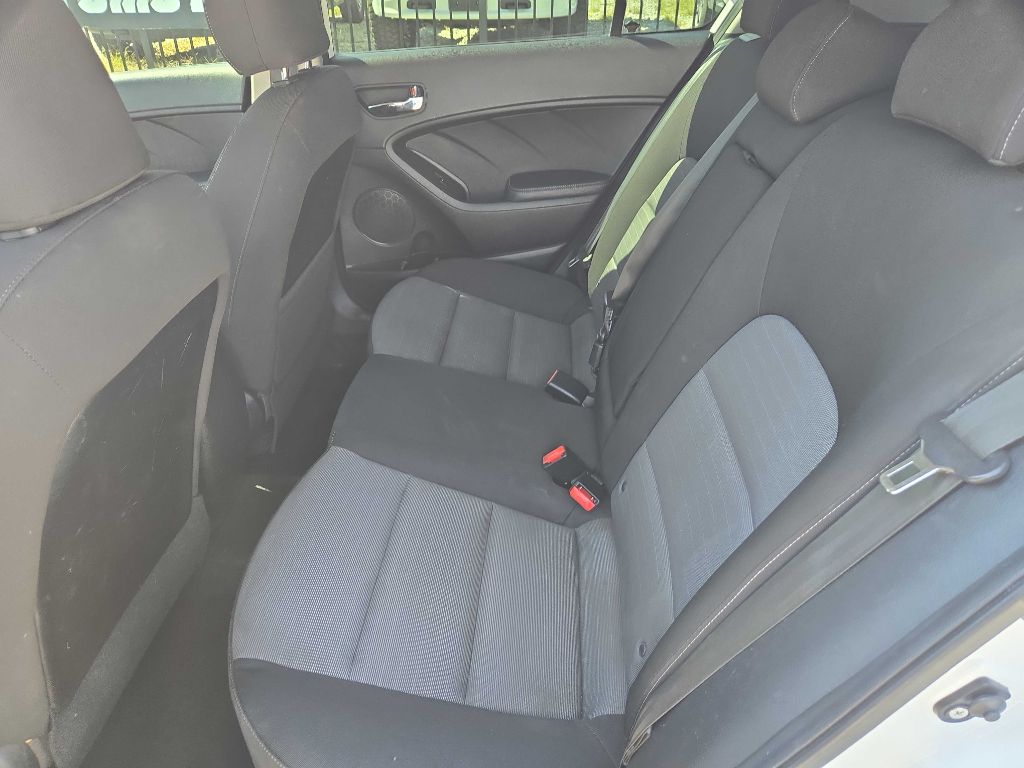 Photo 14 of this KIA FORTE5