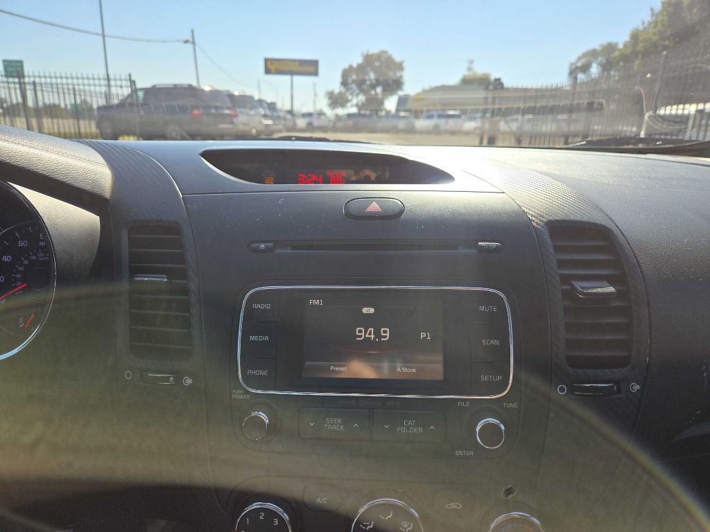 Photo 26 of this KIA FORTE5