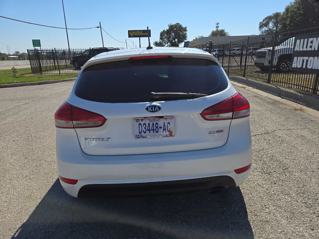Photo 4 of this KIA FORTE5