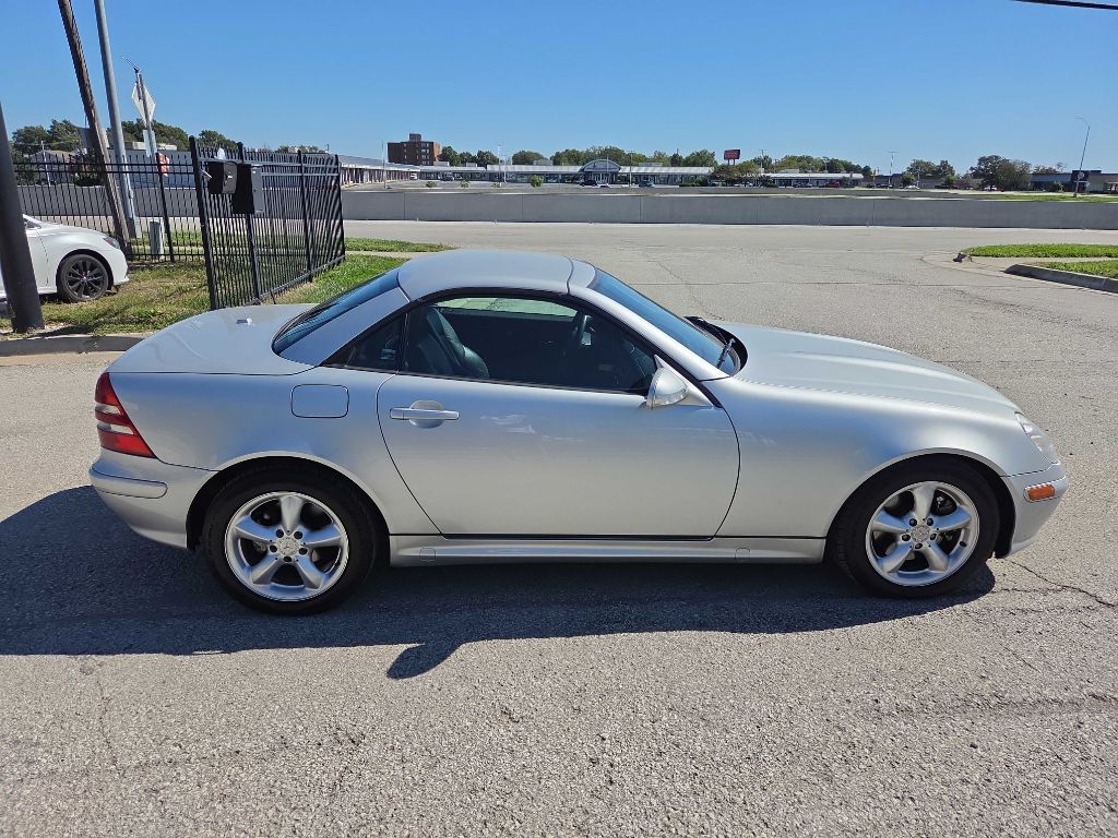 Photo 6 of this MERCEDES-BENZ SLK