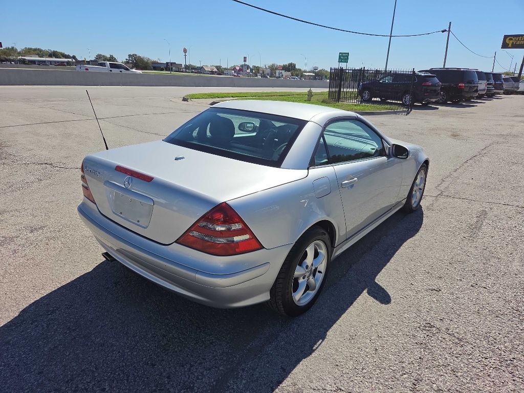 Photo 4 of this MERCEDES-BENZ SLK