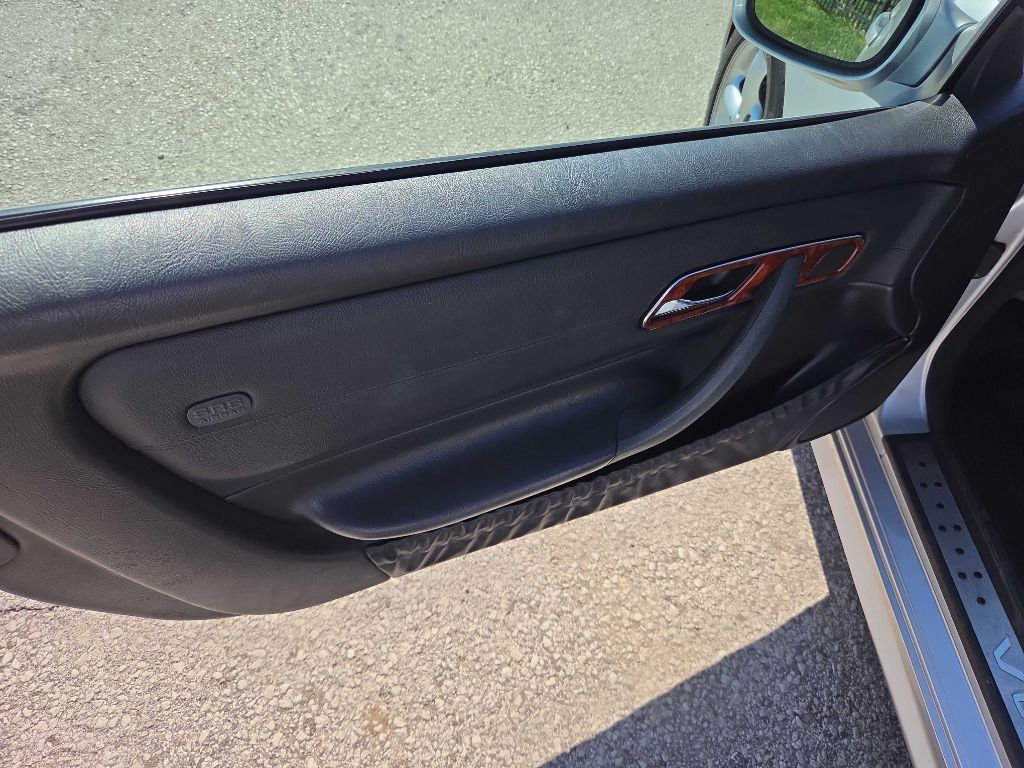 Photo 9 of this MERCEDES-BENZ SLK