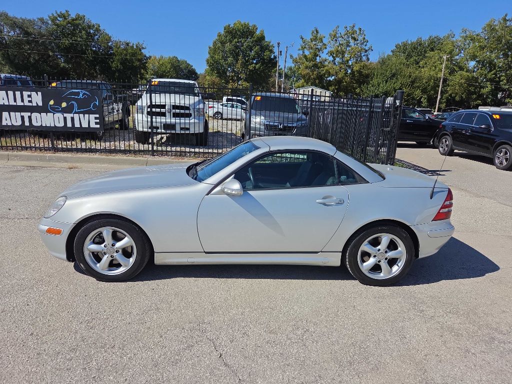 Photo 2 of this MERCEDES-BENZ SLK