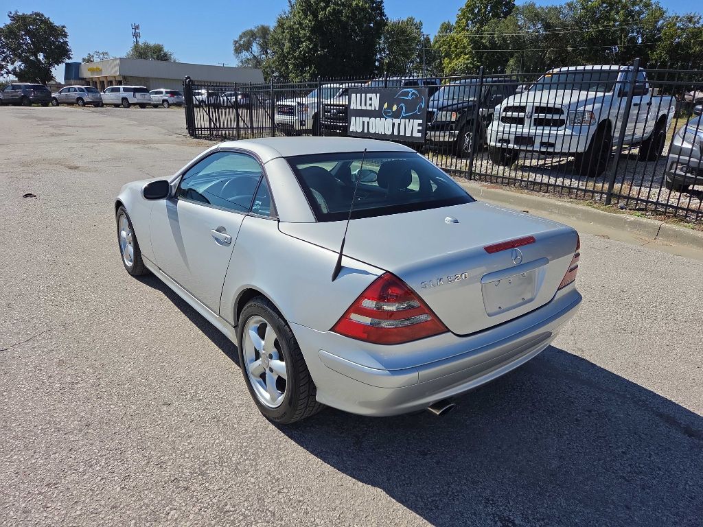 Photo 3 of this MERCEDES-BENZ SLK