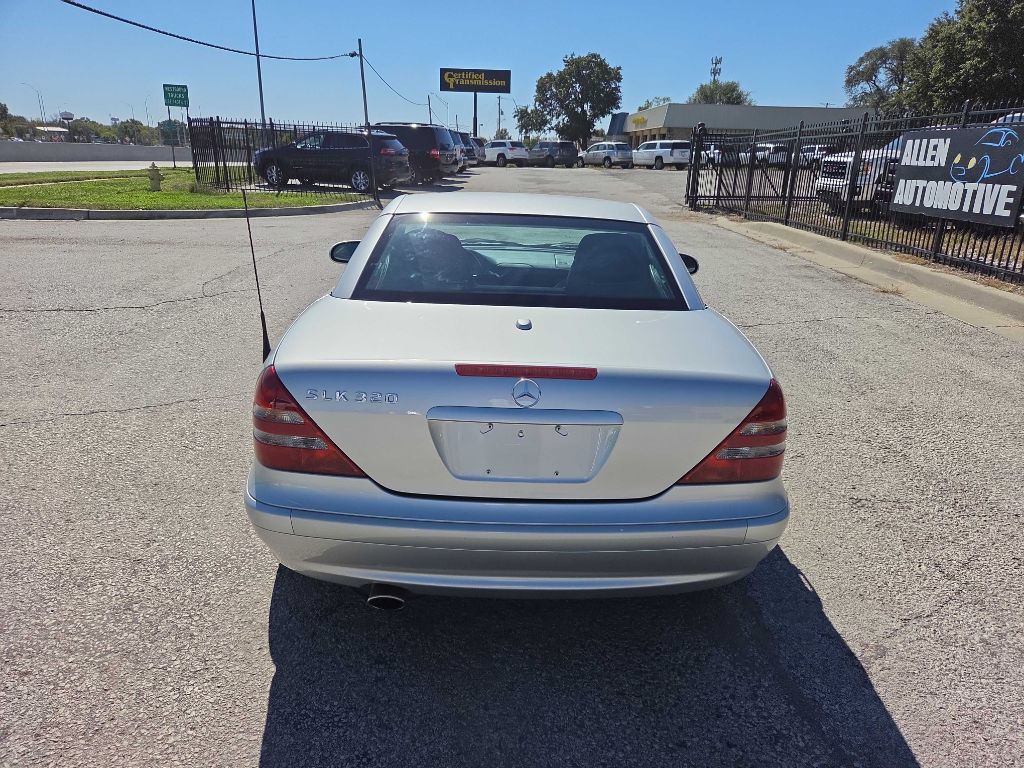Photo 5 of this MERCEDES-BENZ SLK