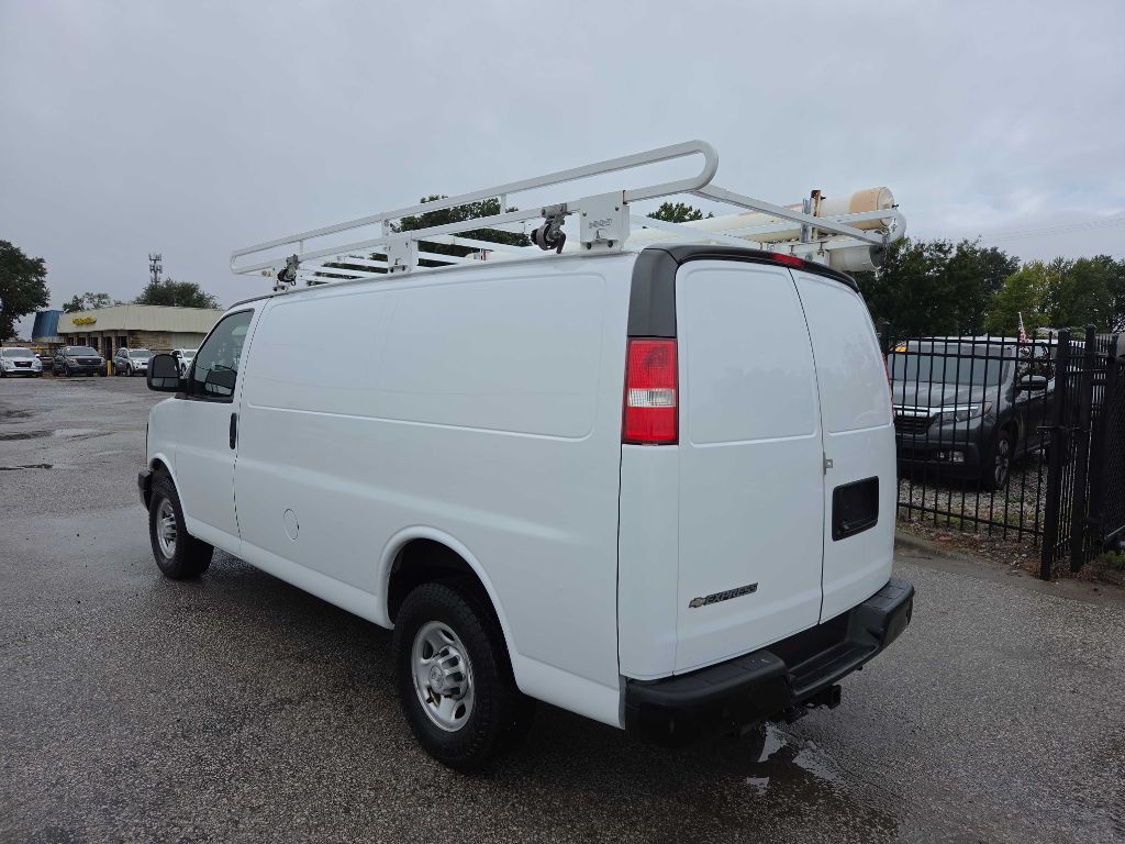 Photo 3 of this CHEVROLET EXPRESS