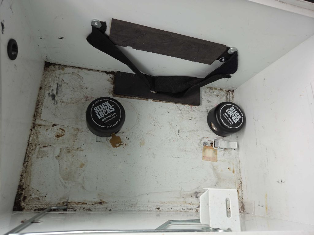 Photo 23 of this CHEVROLET EXPRESS