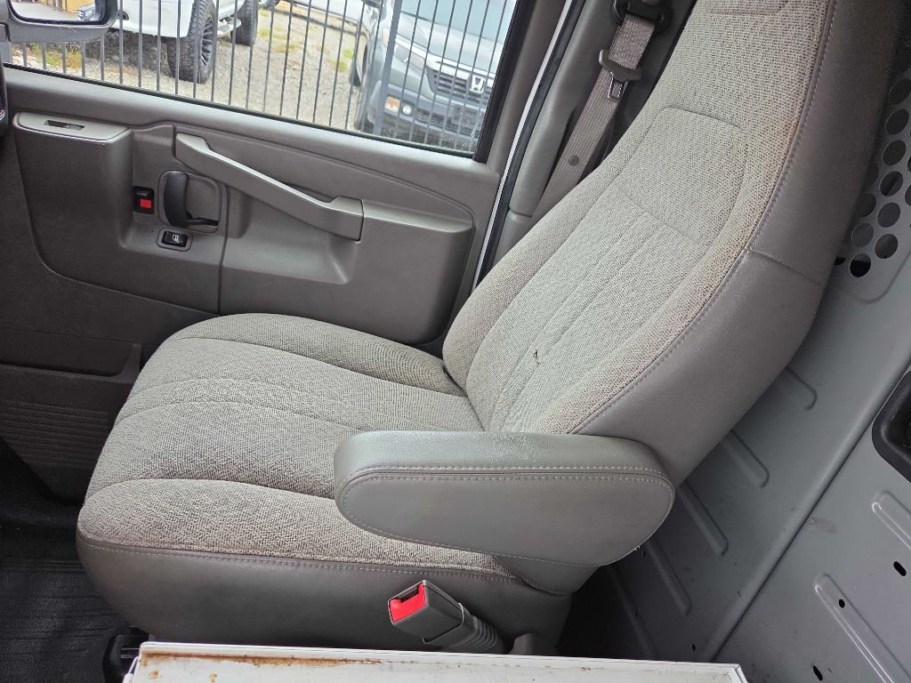 Photo 14 of this CHEVROLET EXPRESS
