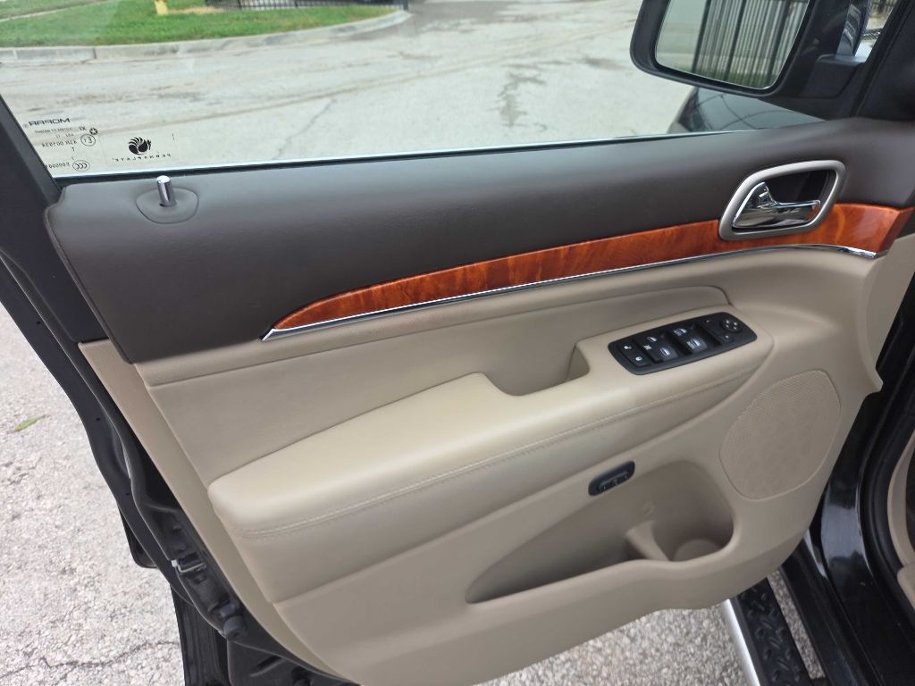 Photo 10 of this JEEP GRAND CHEROKEE