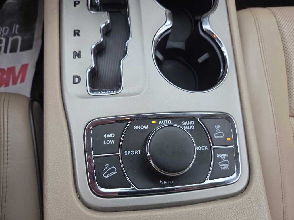 Photo 19 of this JEEP GRAND CHEROKEE