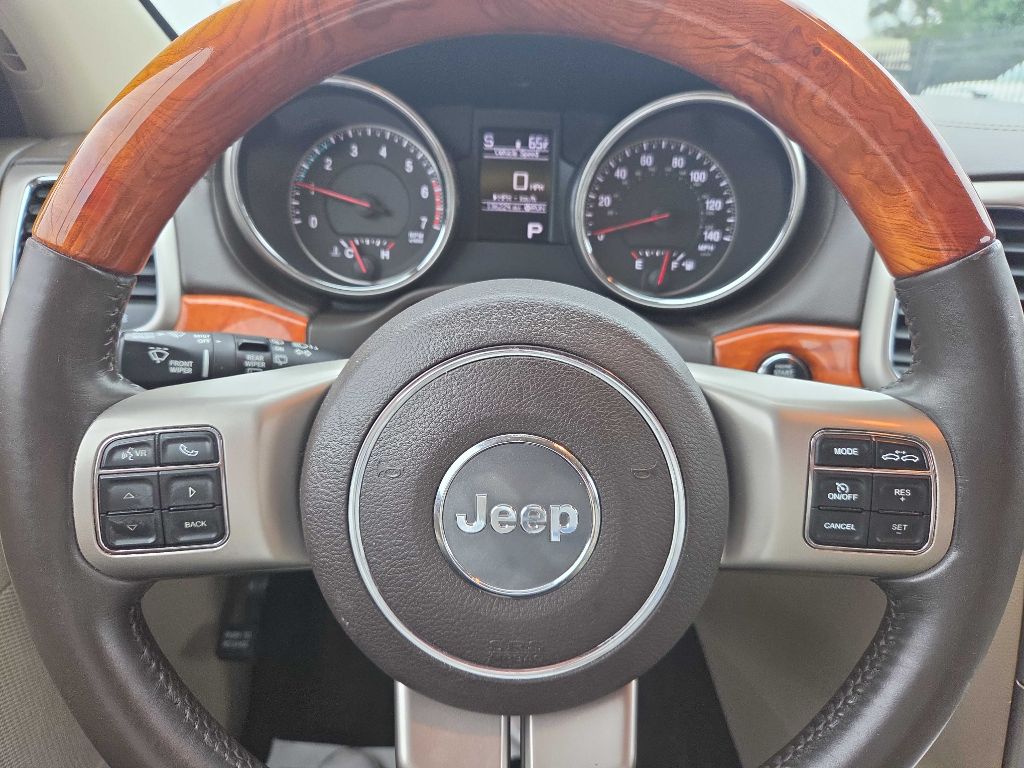 Photo 16 of this JEEP GRAND CHEROKEE