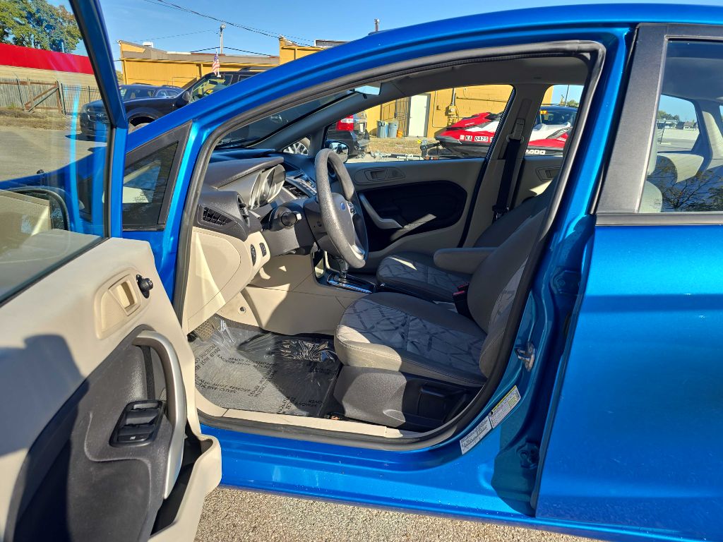 Photo 10 of this FORD FIESTA