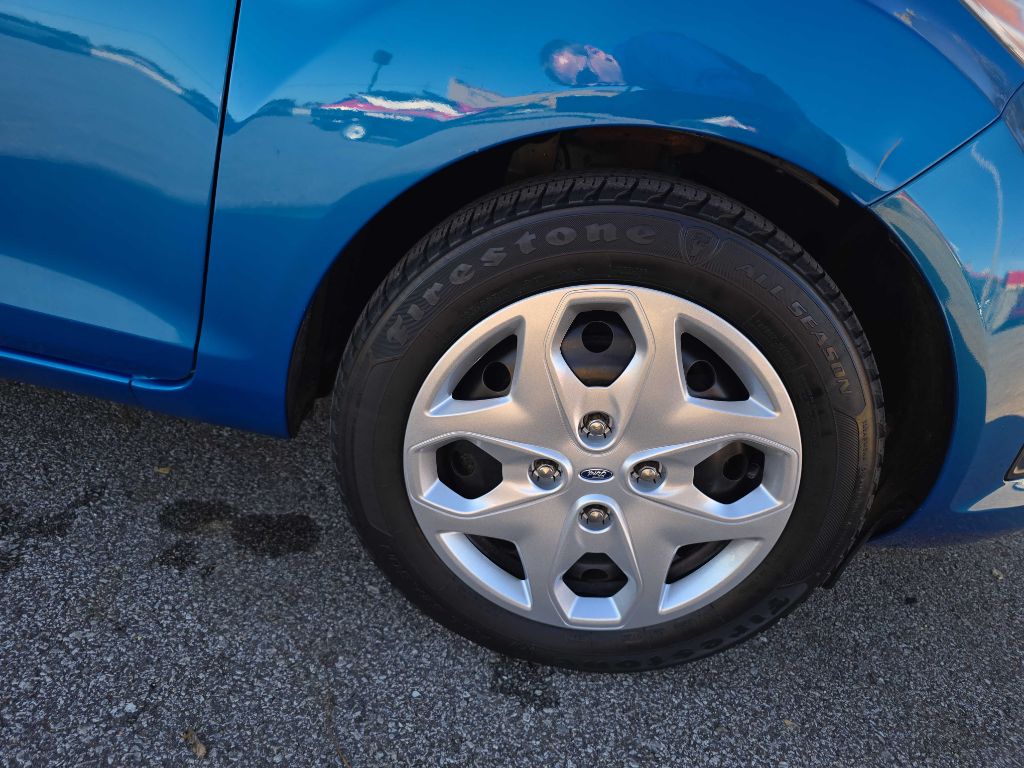 Photo 35 of this FORD FIESTA
