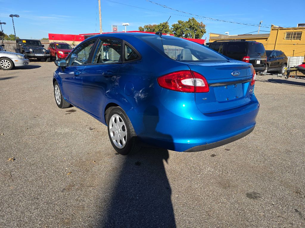 Photo 7 of this FORD FIESTA