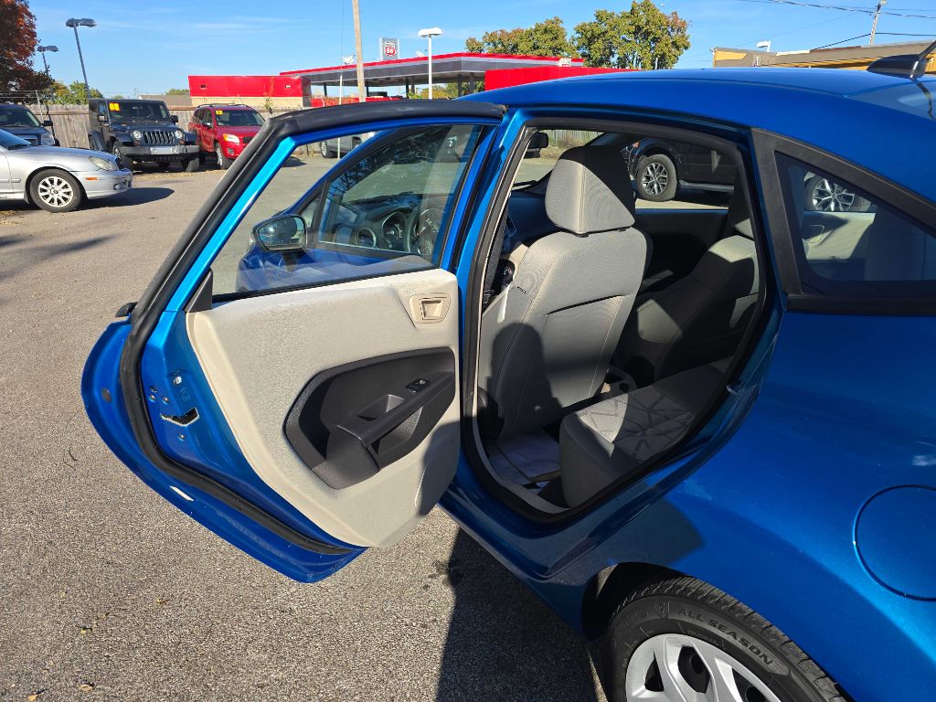 Photo 22 of this FORD FIESTA