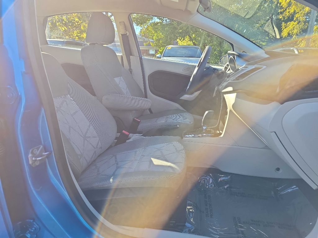 Photo 19 of this FORD FIESTA