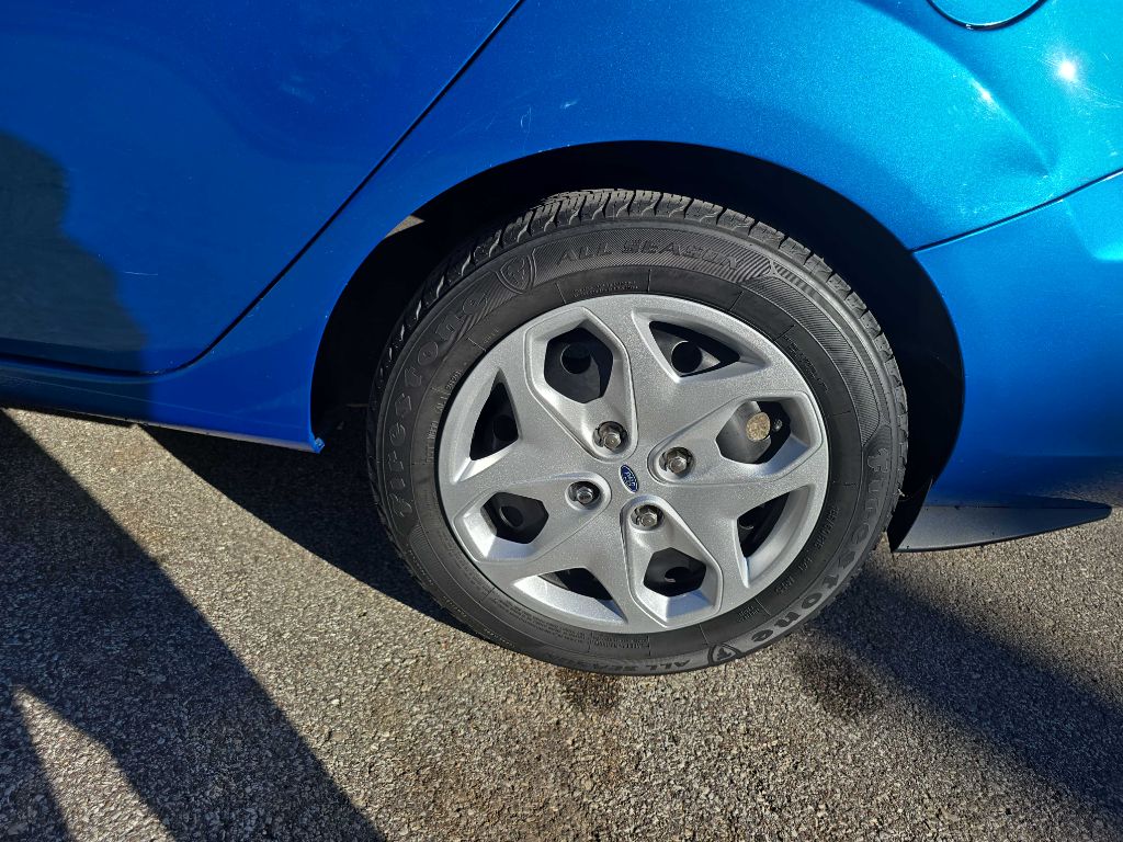 Photo 31 of this FORD FIESTA