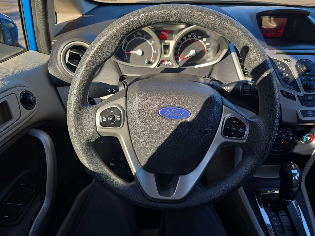 Photo 14 of this FORD FIESTA