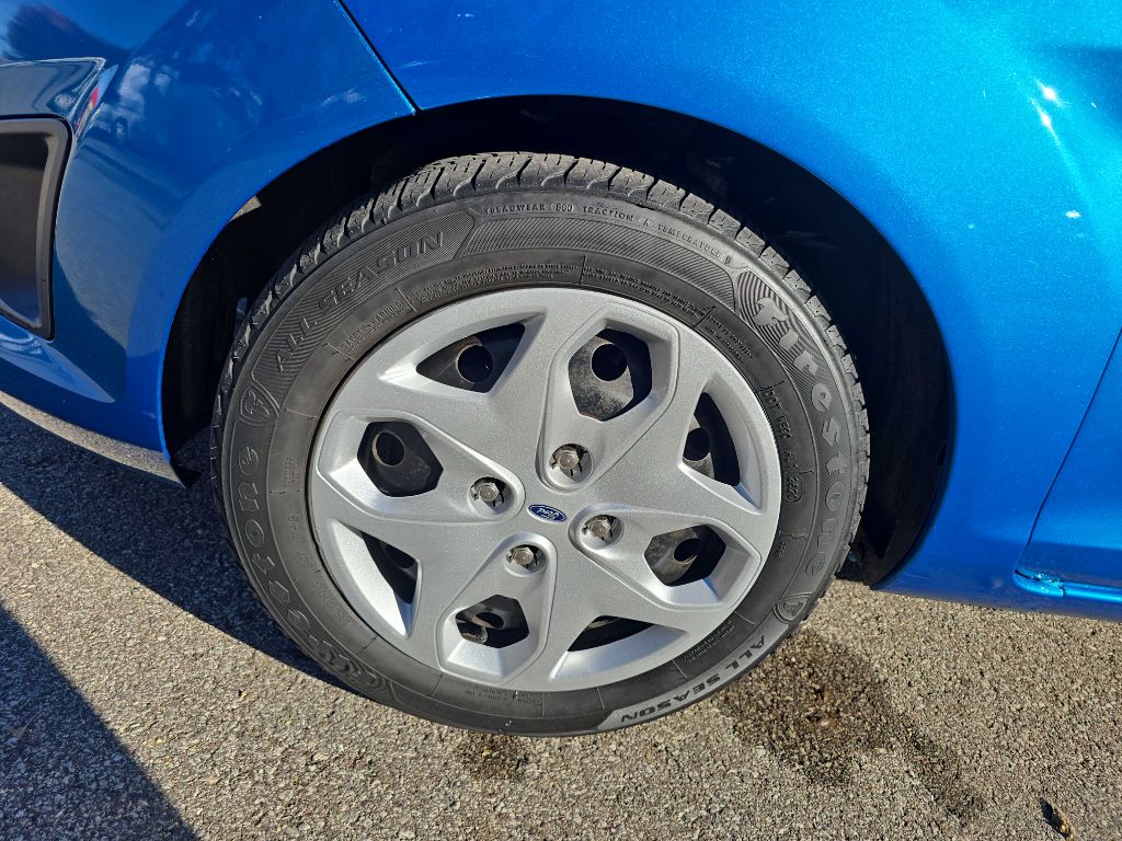 Photo 34 of this FORD FIESTA