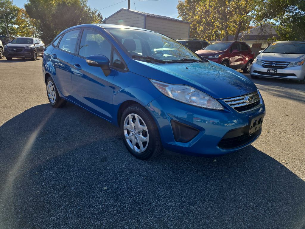 Photo 3 of this FORD FIESTA