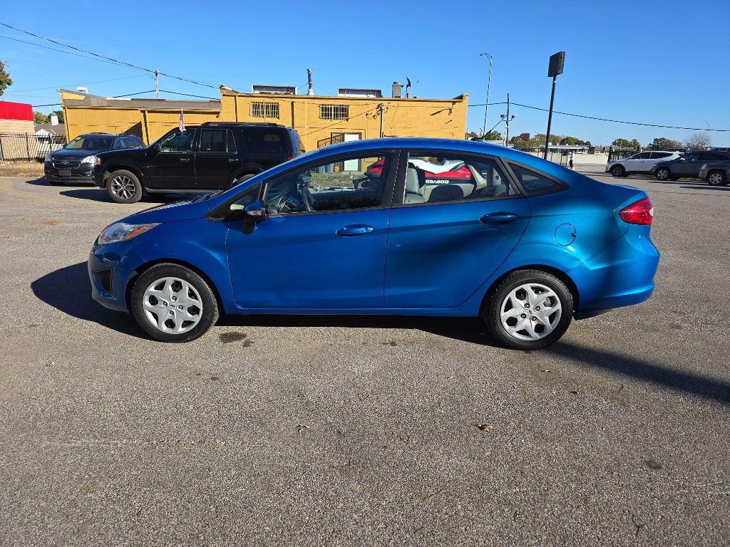 Photo 8 of this FORD FIESTA