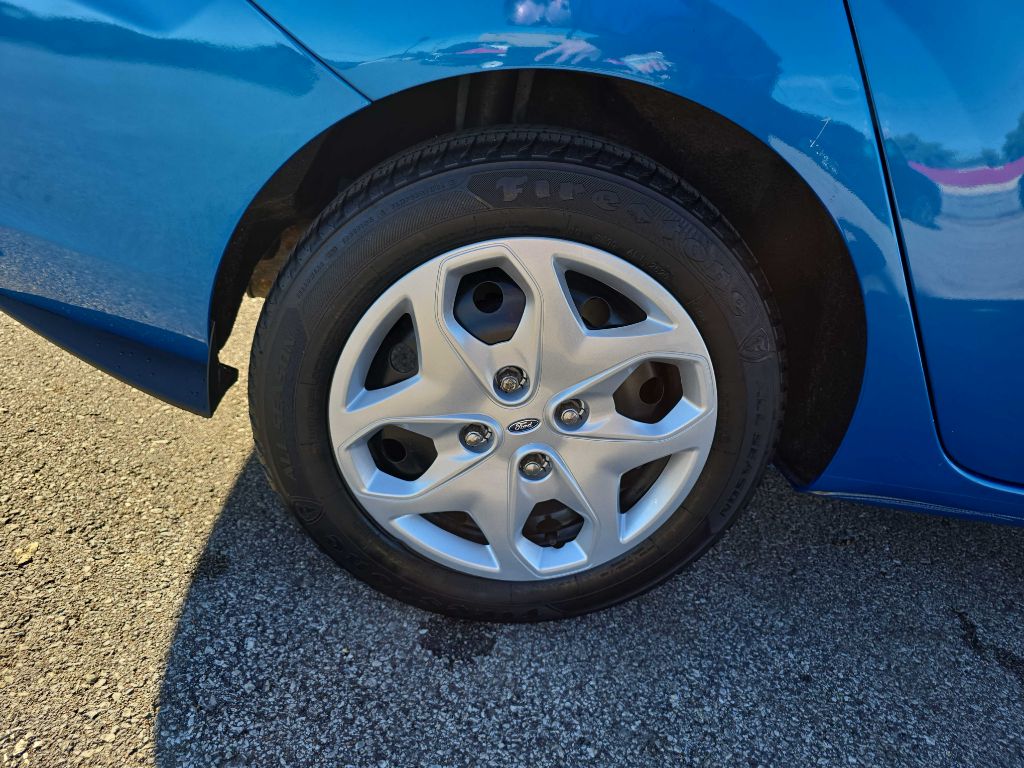 Photo 37 of this FORD FIESTA