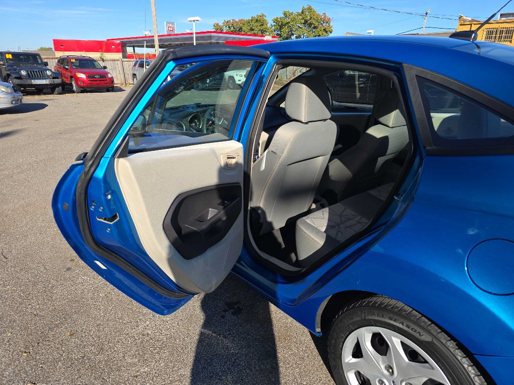 Photo 23 of this FORD FIESTA
