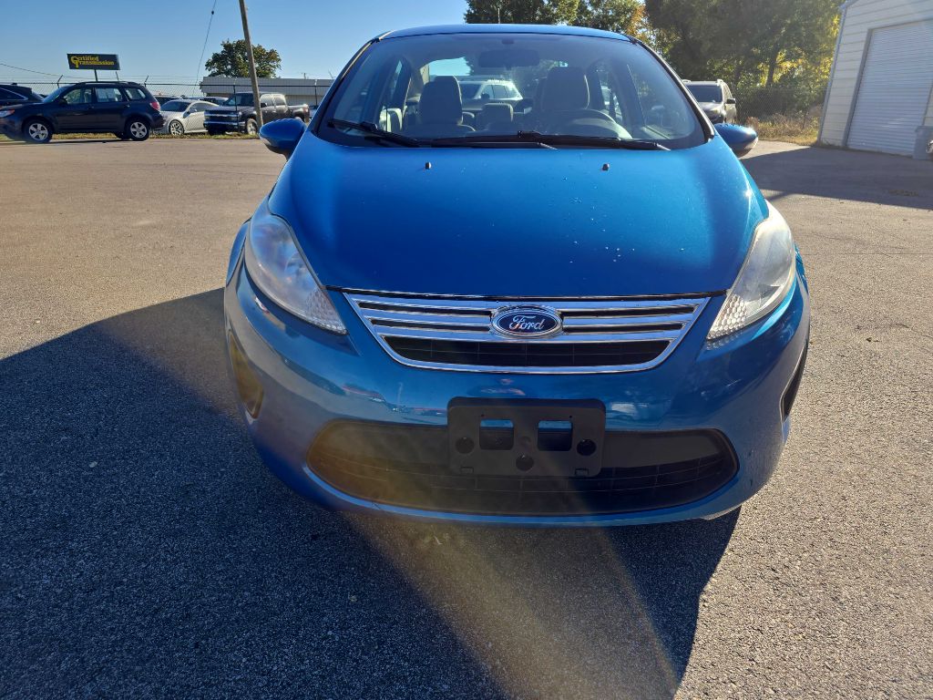 Photo 2 of this FORD FIESTA