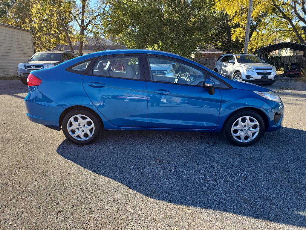 Photo 4 of this FORD FIESTA