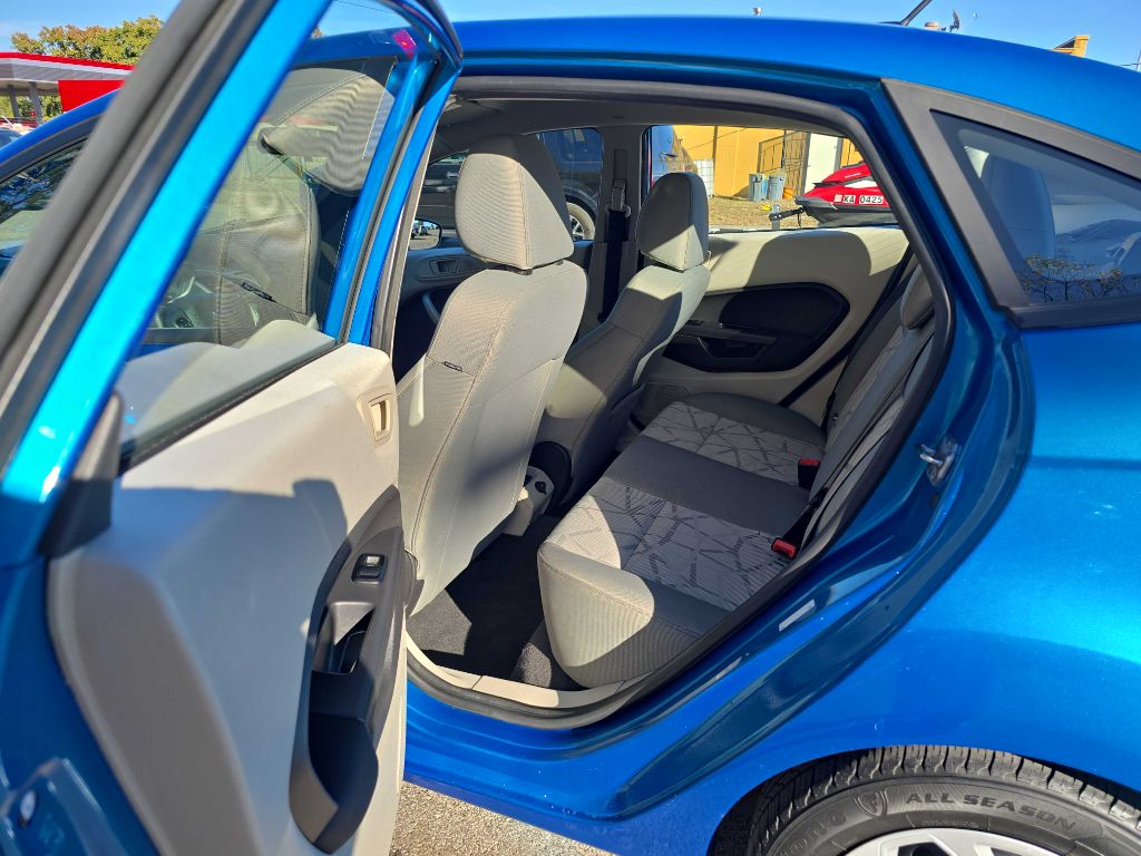 Photo 24 of this FORD FIESTA