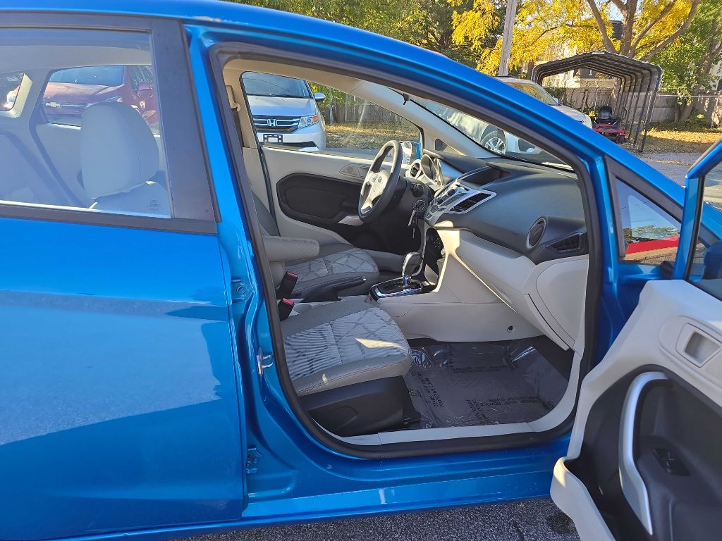 Photo 18 of this FORD FIESTA
