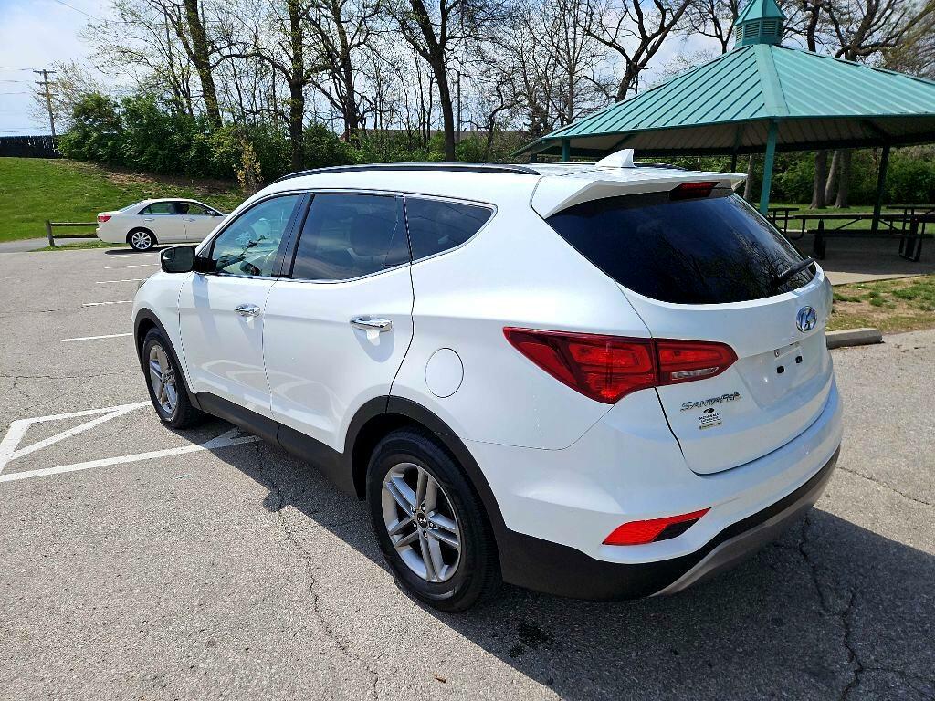 Photo 2 of this HYUNDAI SANTA FE SPORT