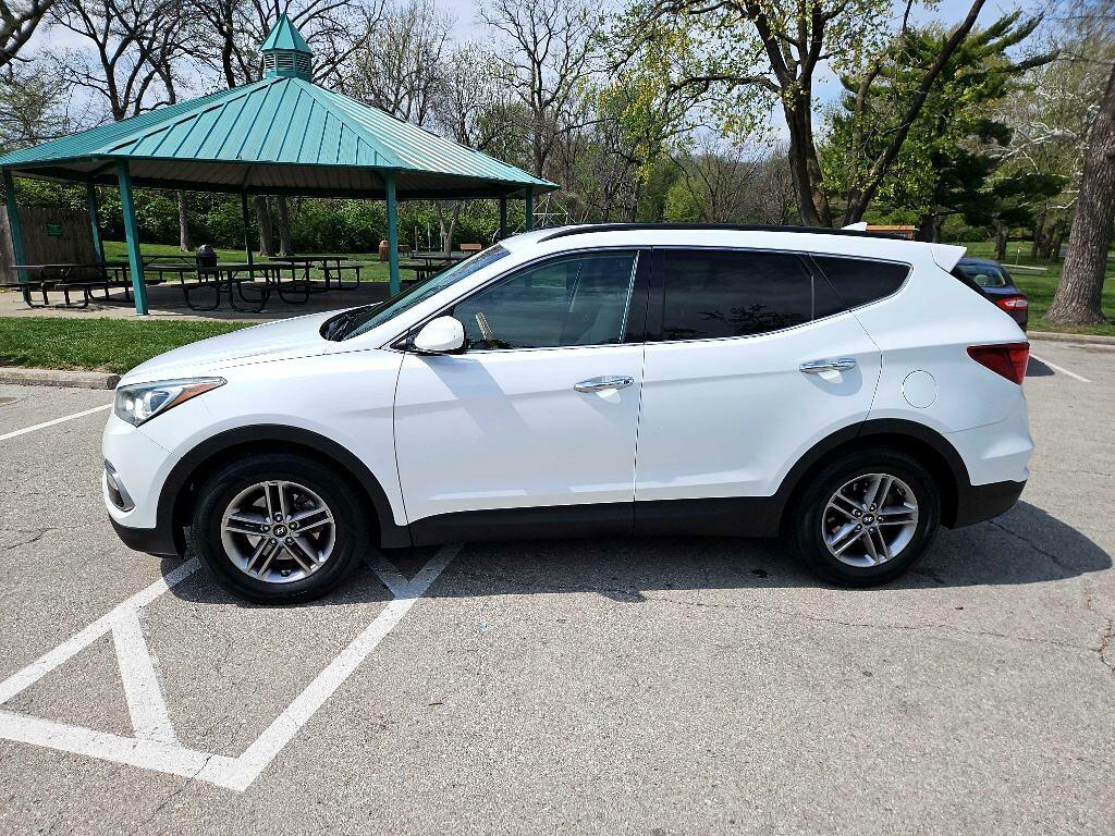 Photo 3 of this HYUNDAI SANTA FE SPORT