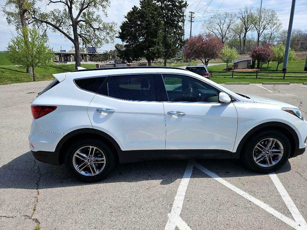 Photo 5 of this HYUNDAI SANTA FE SPORT