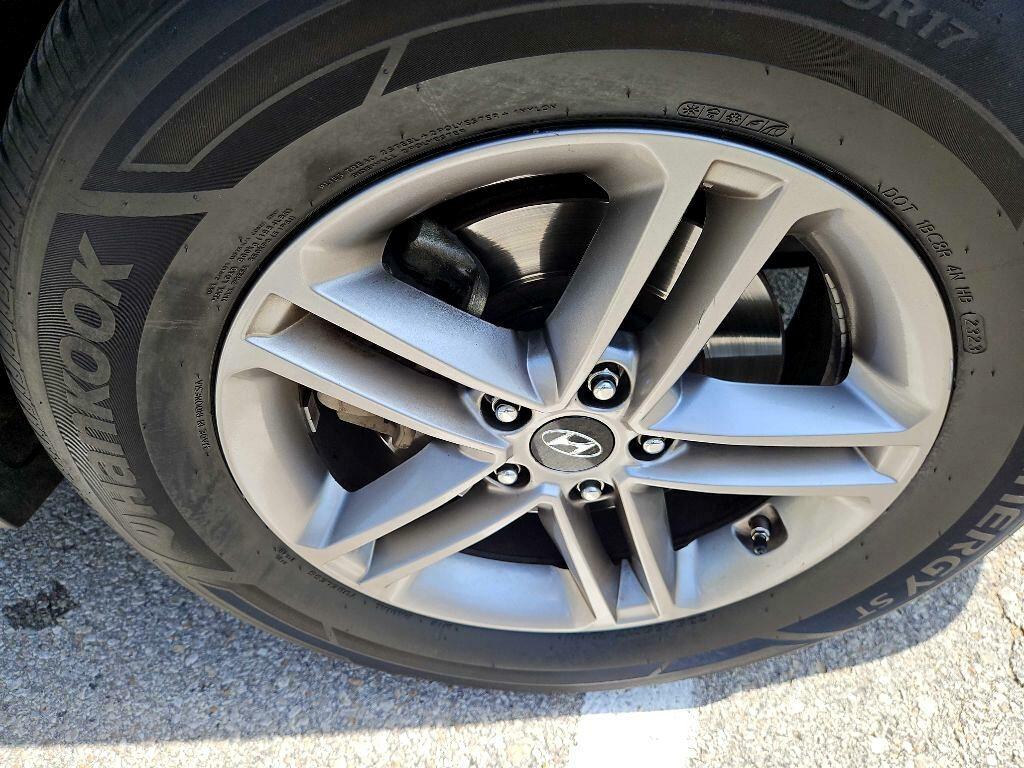 Photo 16 of this HYUNDAI SANTA FE SPORT