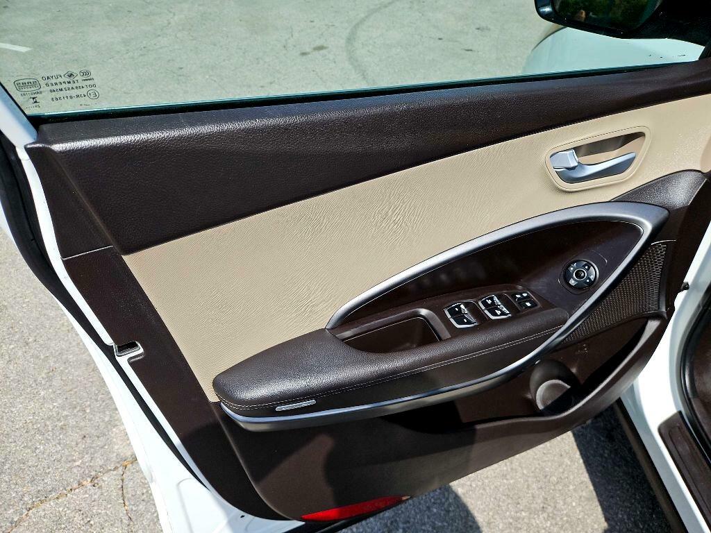 Photo 17 of this HYUNDAI SANTA FE SPORT