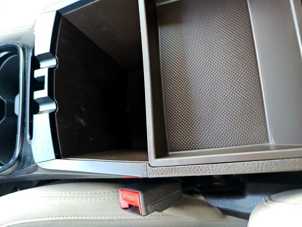 Photo 28 of this HYUNDAI SANTA FE SPORT