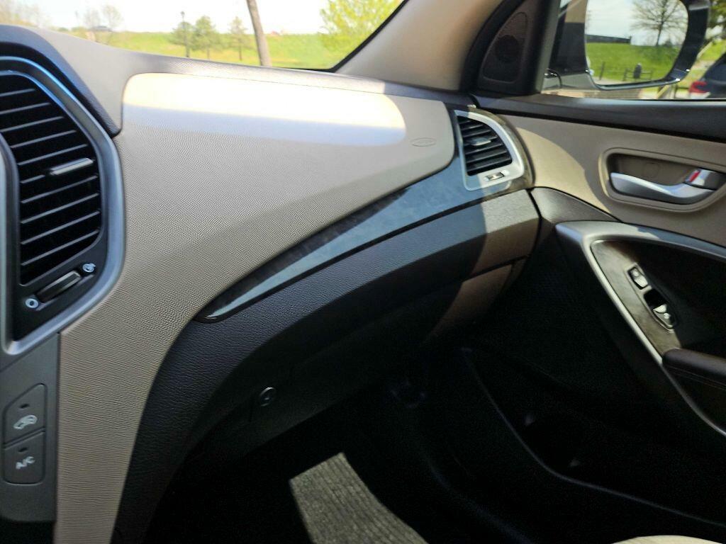 Photo 31 of this HYUNDAI SANTA FE SPORT