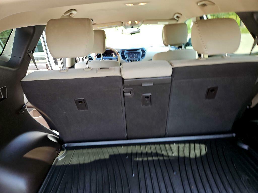 Photo 37 of this HYUNDAI SANTA FE SPORT