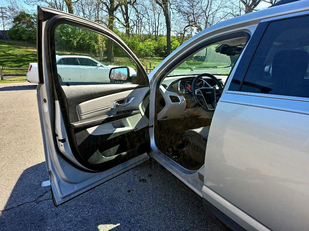 Photo 9 of this GMC TERRAIN