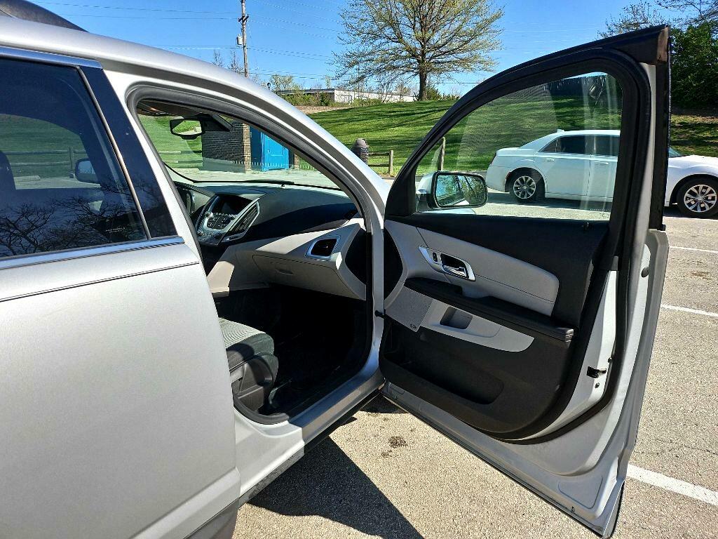 Photo 17 of this GMC TERRAIN