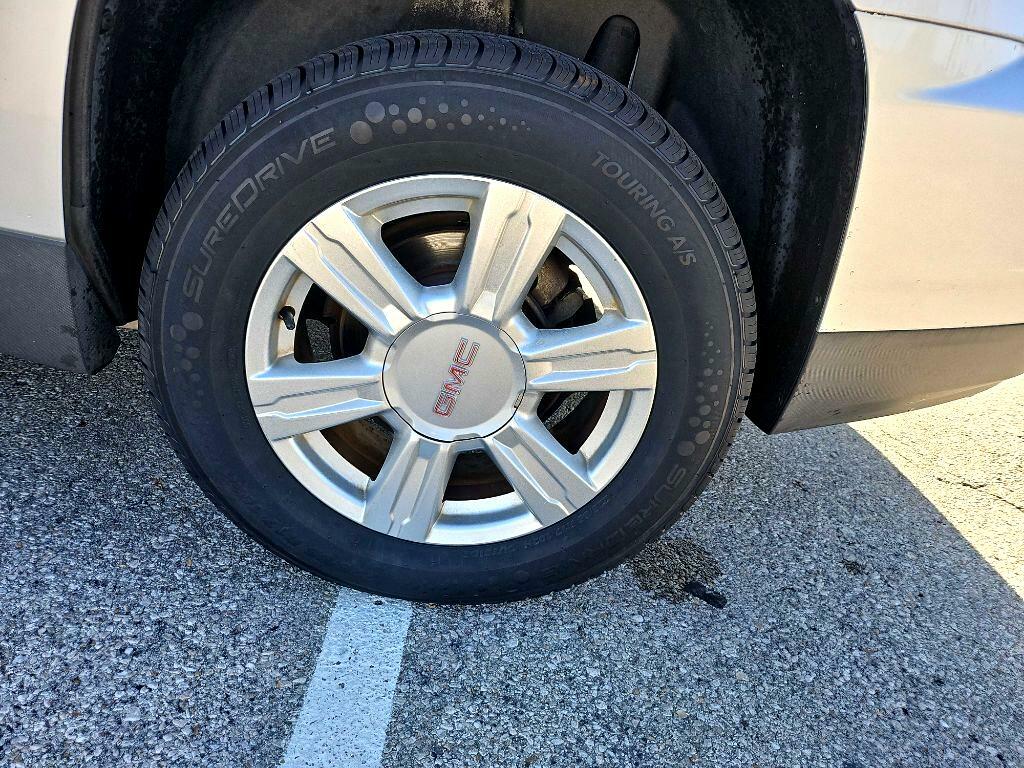 Photo 32 of this GMC TERRAIN