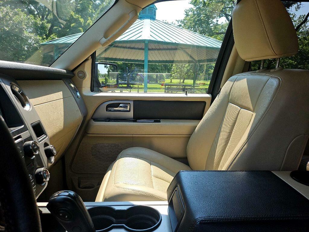 Photo 12 of this FORD EXPEDITION