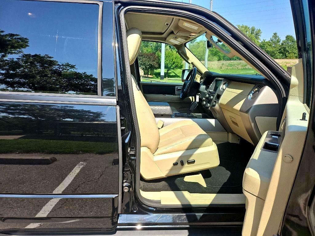 Photo 21 of this FORD EXPEDITION