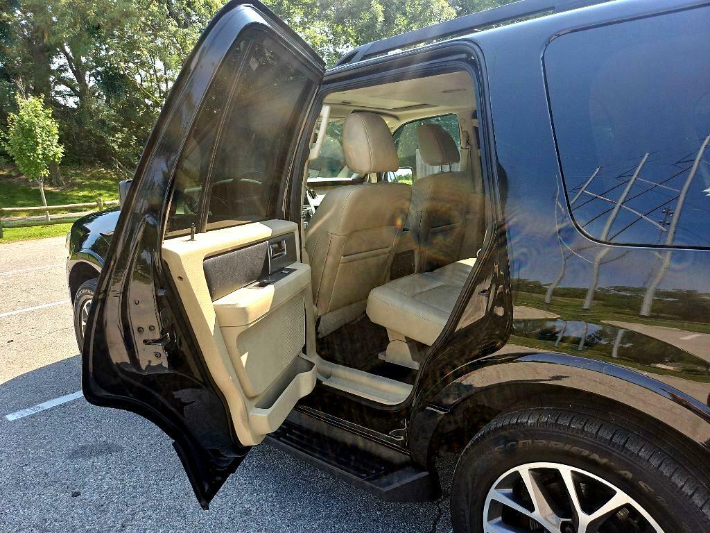 Photo 25 of this FORD EXPEDITION