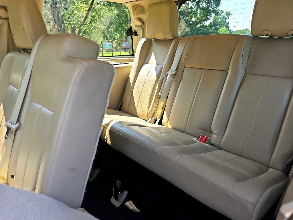 Photo 28 of this FORD EXPEDITION