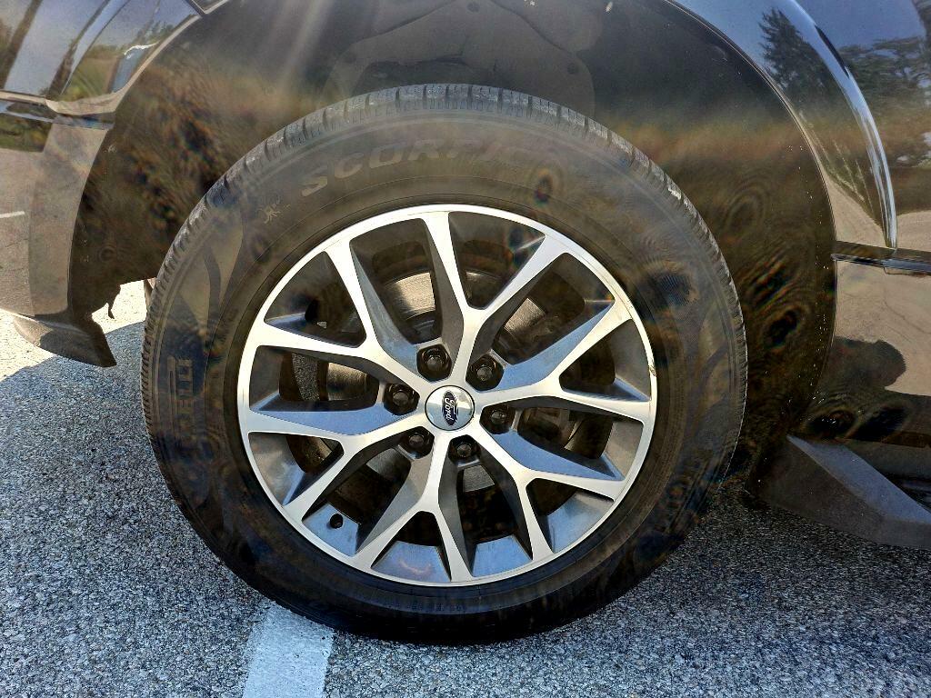Photo 37 of this FORD EXPEDITION